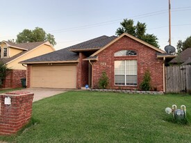 412 McDonald Dr in Edmond, OK - Building Photo