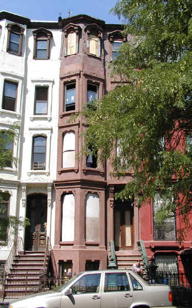 562 Washington Ave in Brooklyn, NY - Building Photo