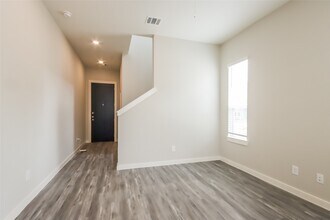 9835 Willow Creek Commerce Dr in Tomball, TX - Foto de edificio - Building Photo