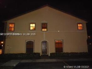 3252 NW 103rd Pl in Doral, FL - Building Photo - Building Photo