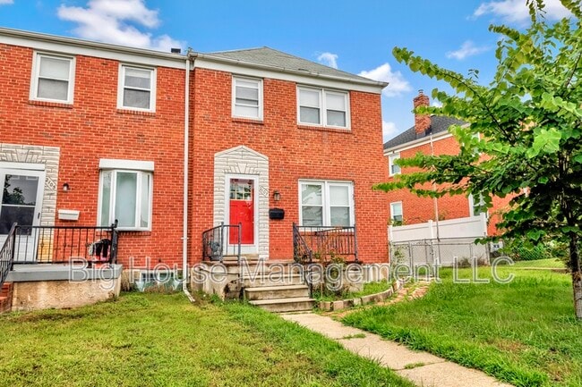 property at 2107 Hawthorne Rd