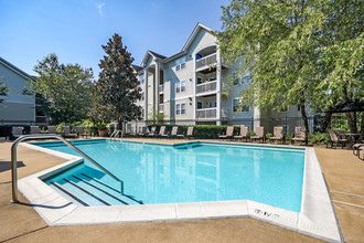 Sanger Place in Lorton, VA - Foto de edificio - Building Photo