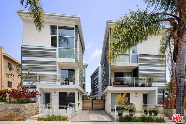 property at 1923 N Gower St