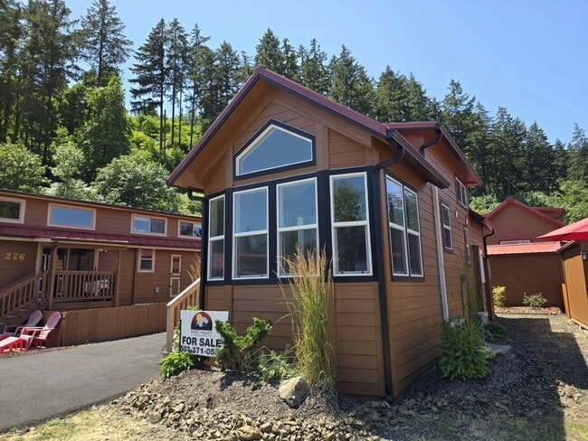 8372 Enchanted Way SE in Turner, OR - Building Photo - Building Photo