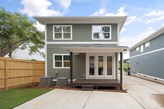 136 Faircloth St in Raleigh, NC - Building Photo - Building Photo