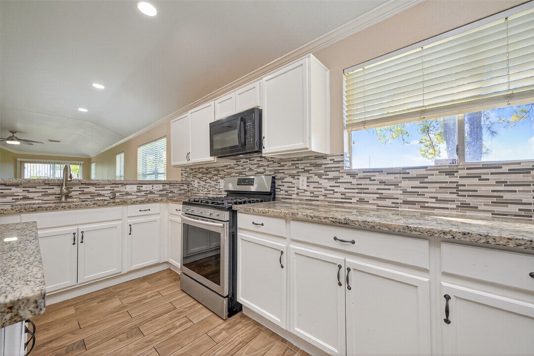 21215 Barker Canyon Ln in Katy, TX - Building Photo