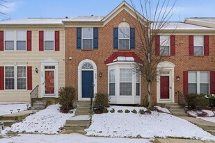 7402 Serenade Cir in Clinton, MD - Building Photo