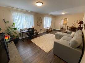 32721 5th Ave in Black Diamond, WA - Building Photo