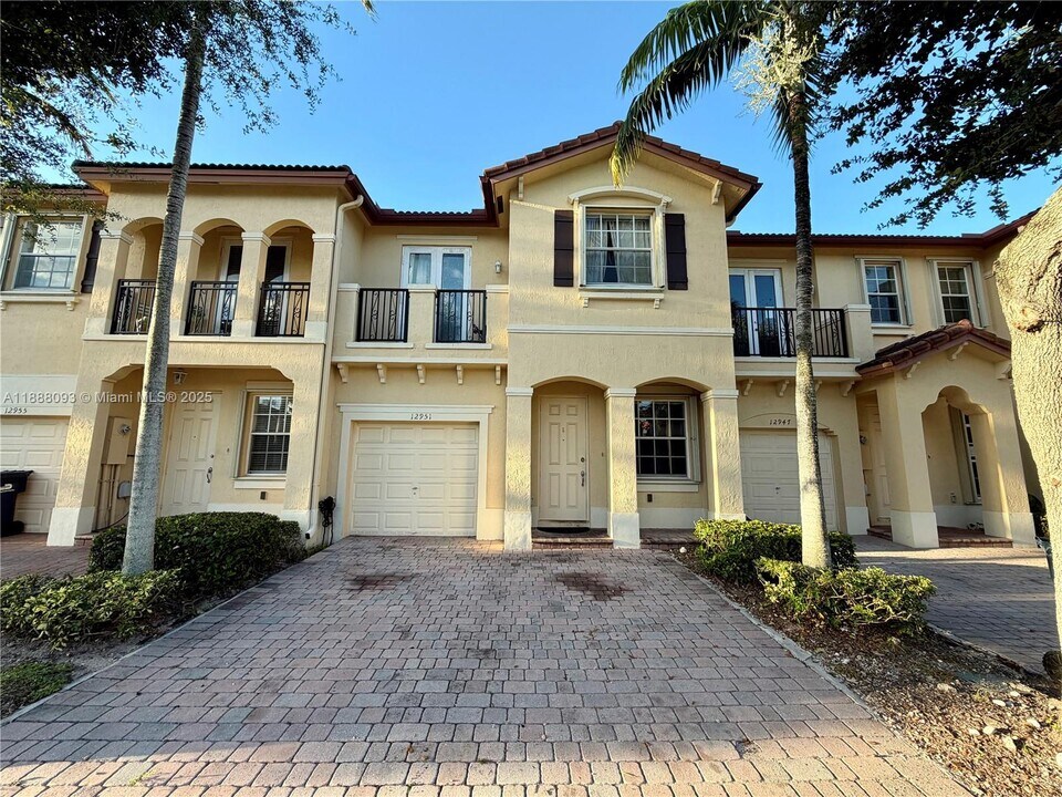 12951 SW 133rd St in Miami, FL - Building Photo