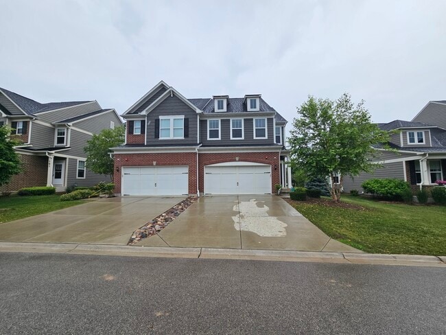 property at 165 Waverly Ct