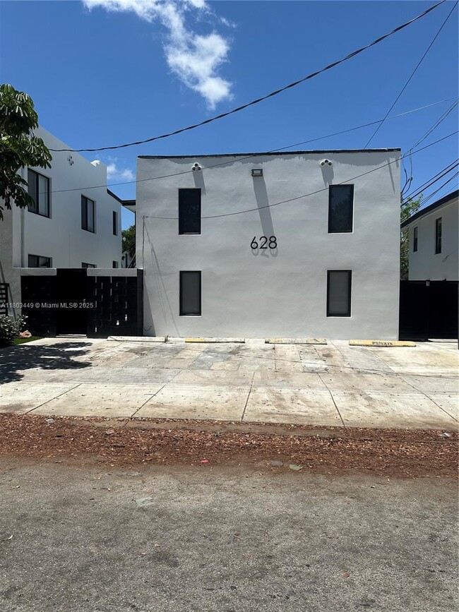 638 SW 21st Ave in Miami, FL - Building Photo - Building Photo