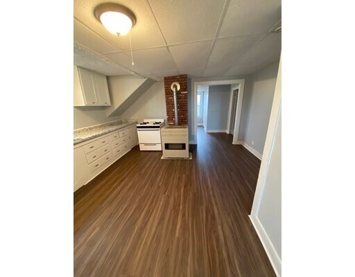 227 Brightman St-Unit -3 in Fall River, MA - Building Photo