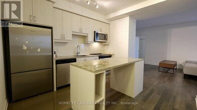 9205-9205 Yonge St in Richmond Hill, ON - Building Photo - Building Photo