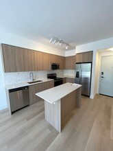 2377 NE 183rd Ter, Unit A1 in North Miami Beach, FL - Foto de edificio - Building Photo