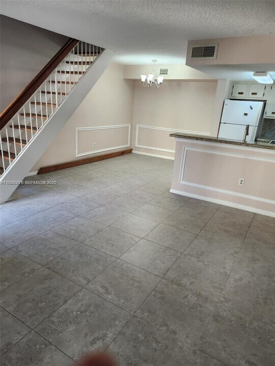 665 NW 85th Pl, Unit 10-212 in Miami, FL - Building Photo