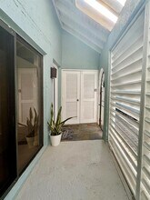 519 NE 38th St in Miami, FL - Foto de edificio - Building Photo