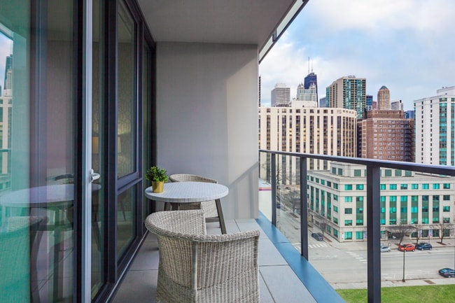 201 W Division St in Chicago, IL - Building Photo - Building Photo