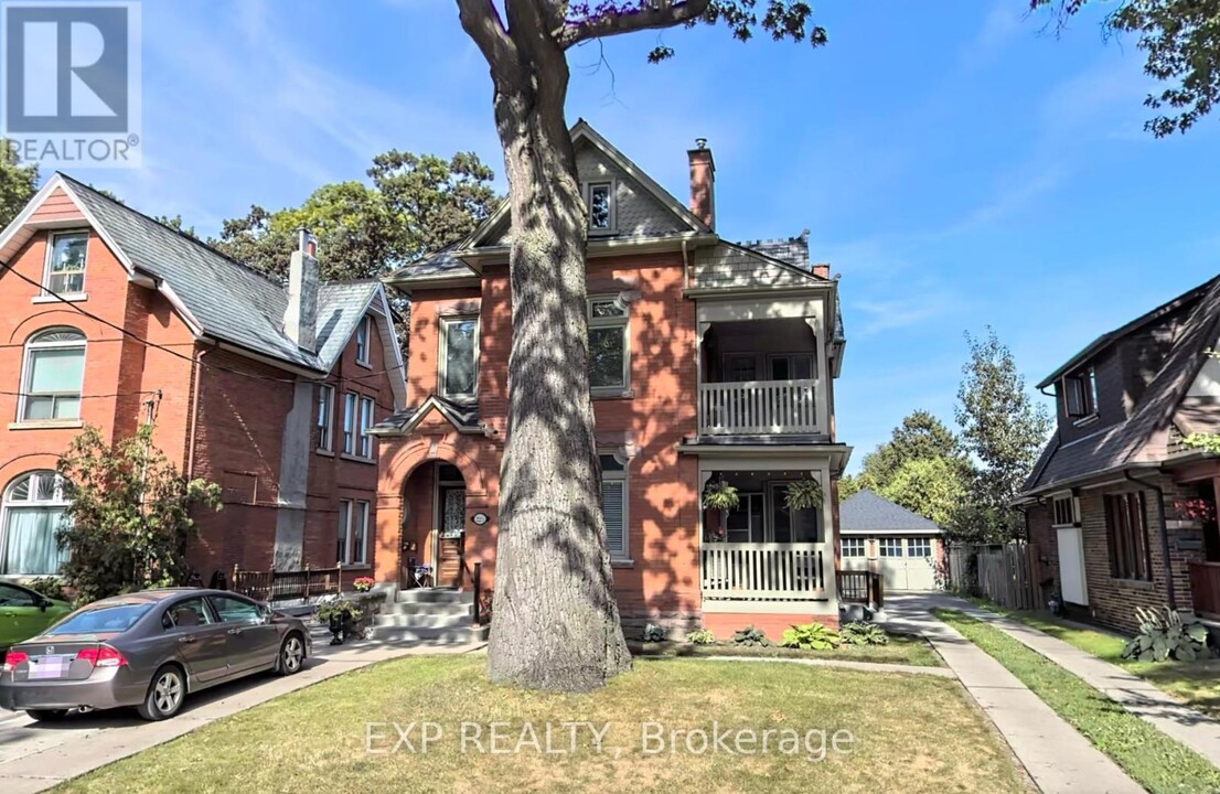 223-223 Evelyn Ave in Toronto, ON - Building Photo