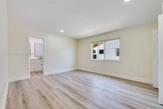 2942 SW 25th St in Miami, FL - Building Photo - Building Photo