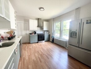 158 Boston St, Unit 2 in Boston, MA - Foto de edificio - Building Photo
