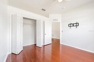 17354 Lawn Orchid Loop in Land O Lakes, FL - Foto de edificio - Building Photo