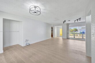 9121 SW 54th Pl in Cooper City, FL - Building Photo - Building Photo