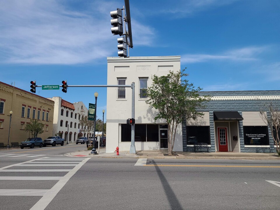 101 N Jefferson St in Perry, FL - Foto de edificio