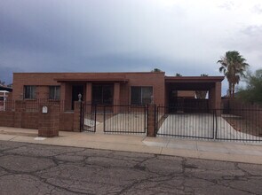 2942 W Camino Bueno in Tucson, AZ - Building Photo - Building Photo