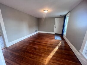633 Coit Ave NE in Grand Rapids, MI - Building Photo - Building Photo