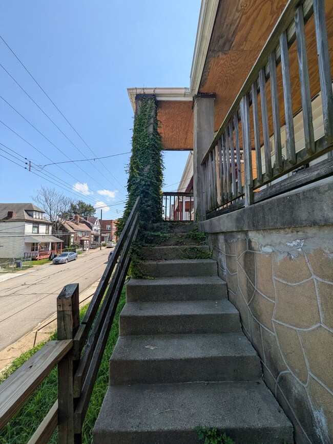 447 Hays Ave in Pittsburgh, PA - Building Photo - Building Photo