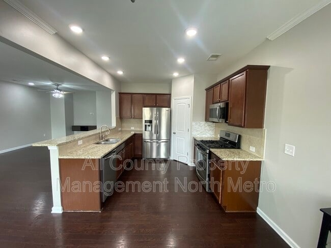 property at 1640 Putnam Pl