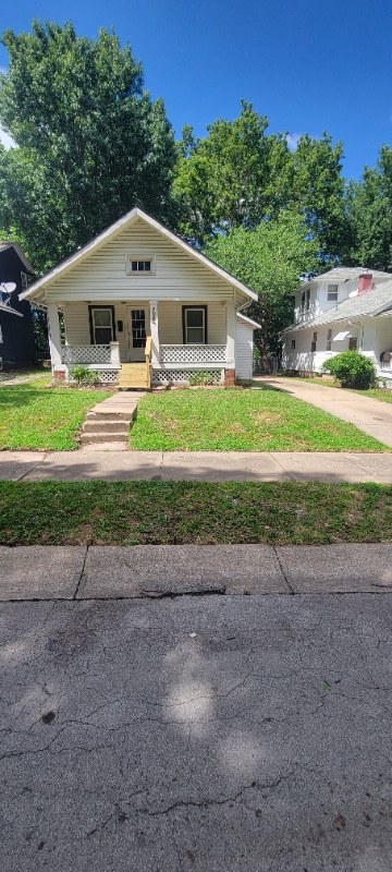 706 W 75th Terrace