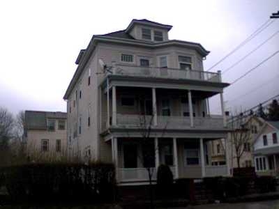 480 Hartford Ave in Providence, RI - Building Photo