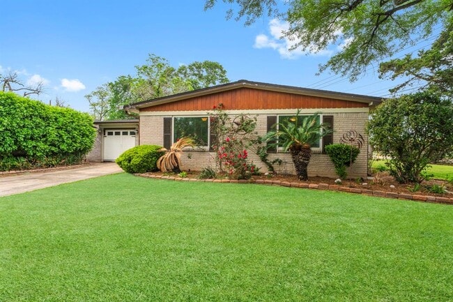 4906 W 43rd St in Houston, TX - Building Photo - Building Photo