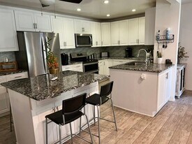 21372 Brookhurst St, Unit Unit 517 in Huntington Beach, CA - Building Photo