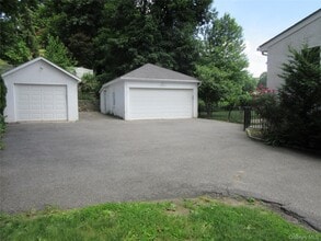 7 Meadow Ln in Pleasantville, NY - Building Photo - Building Photo