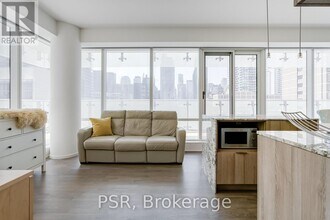 1 Bloor St E in Toronto, ON - Building Photo - Building Photo