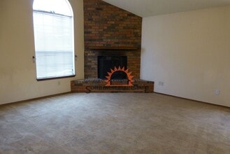 1725 Windsor Way in Clovis, NM - Building Photo - Building Photo