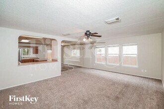 910 Saxonhill Dr in San Antonio, TX - Foto de edificio - Building Photo