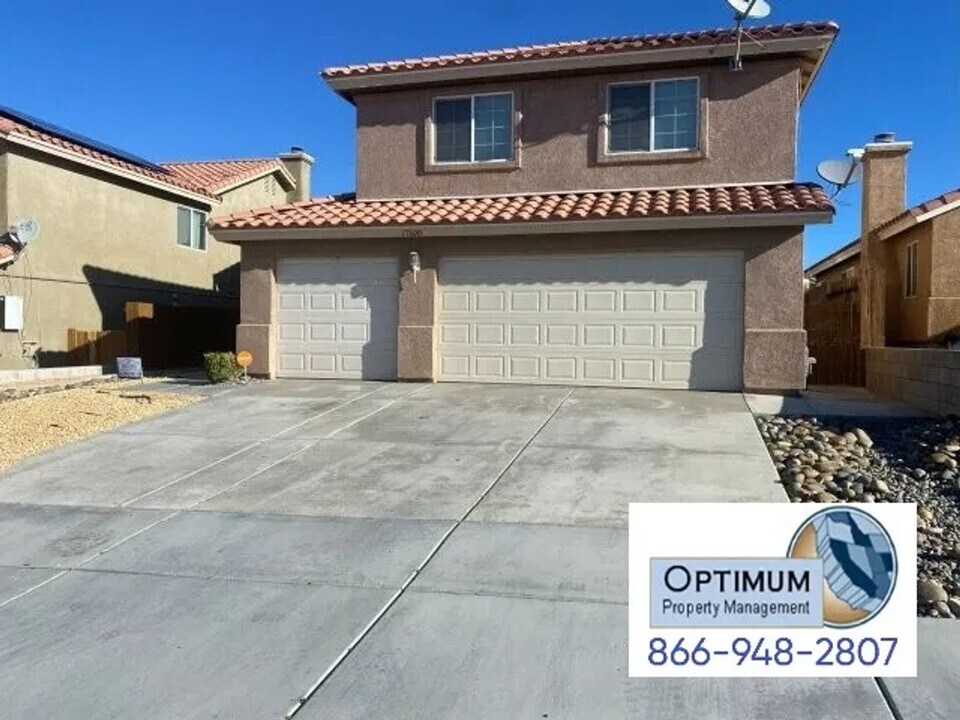 17600 Caprice Way in Victorville, CA - Building Photo