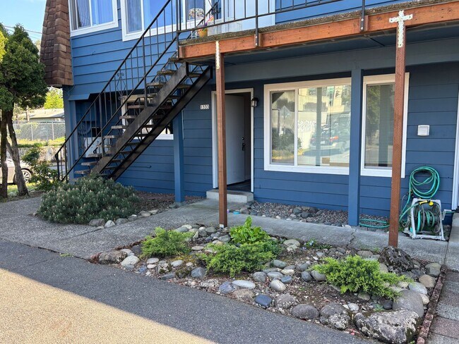 1525 SE 49th Ave in Portland, OR - Foto de edificio - Building Photo