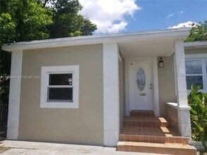 1085 NW 133rd St in North Miami, FL - Building Photo - Building Photo