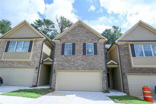 327 Cashes Ct in Lilburn, GA - Building Photo