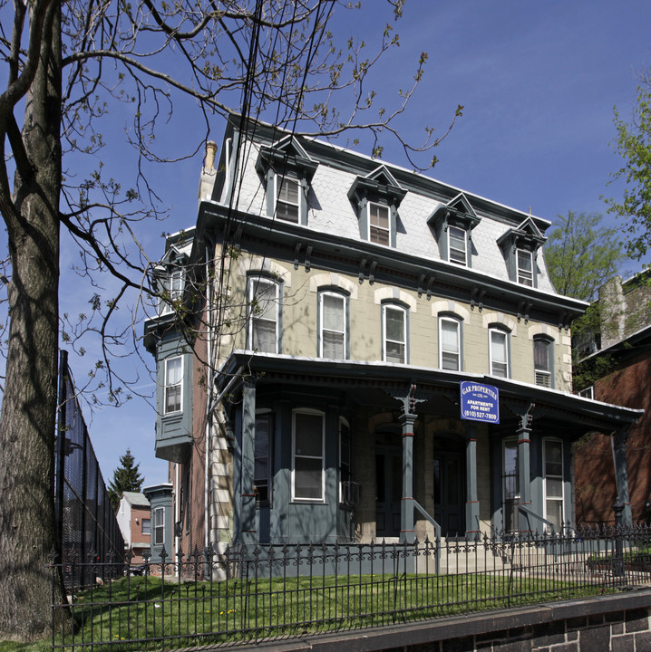 110 N 34th St in Philadelphia, PA - Foto de edificio