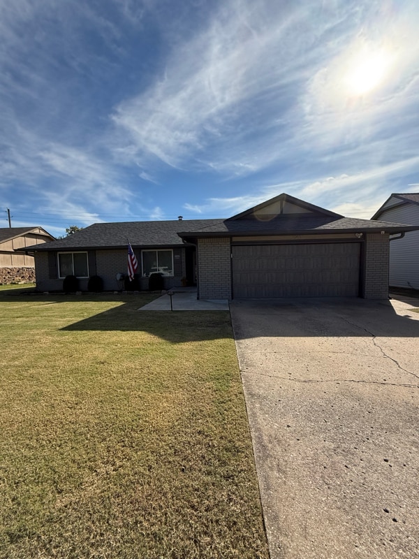 property at 3213 E Oakridge St