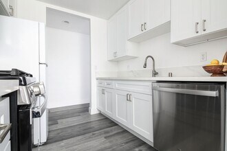 1751 S Bentley Ave in Los Angeles, CA - Building Photo - Building Photo