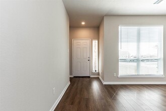 8220 Tourmaline Wy in Texas City, TX - Building Photo - Building Photo
