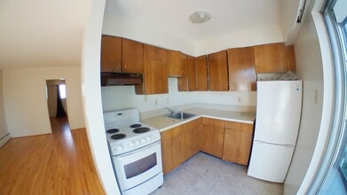 7165 Pandora St in Burnaby, BC - Building Photo - Building Photo