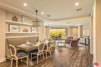 460 N Palm Dr in Beverly Hills, CA - Building Photo - Building Photo