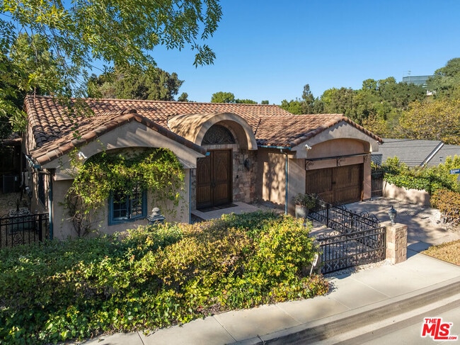 15401 Brownwood Pl in Los Angeles, CA - Building Photo - Building Photo